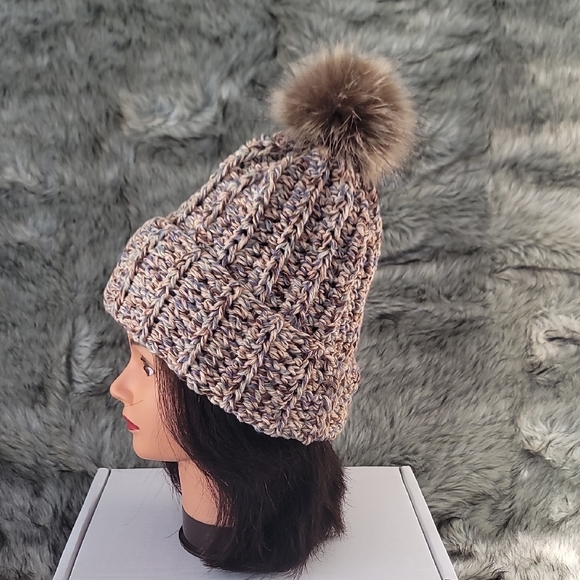 Cozy Multicolor Knit Beanie with Pom-Pom - Picture 6 of 8